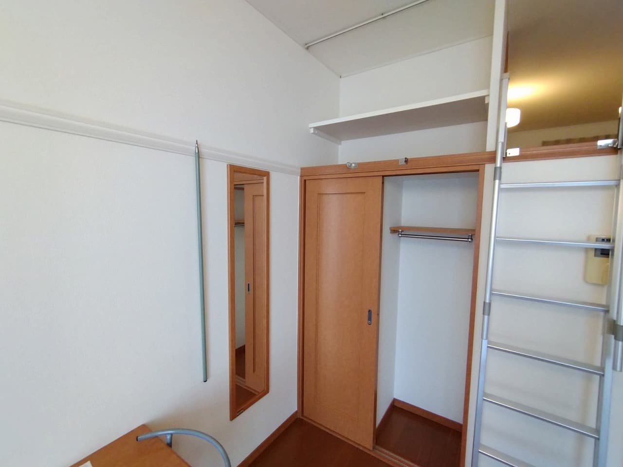 Room image 12