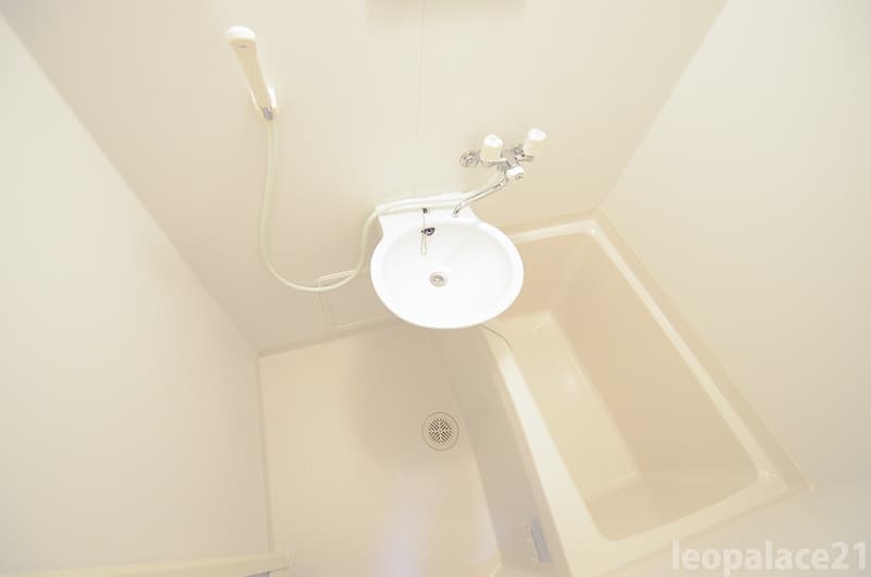 Room image 12
