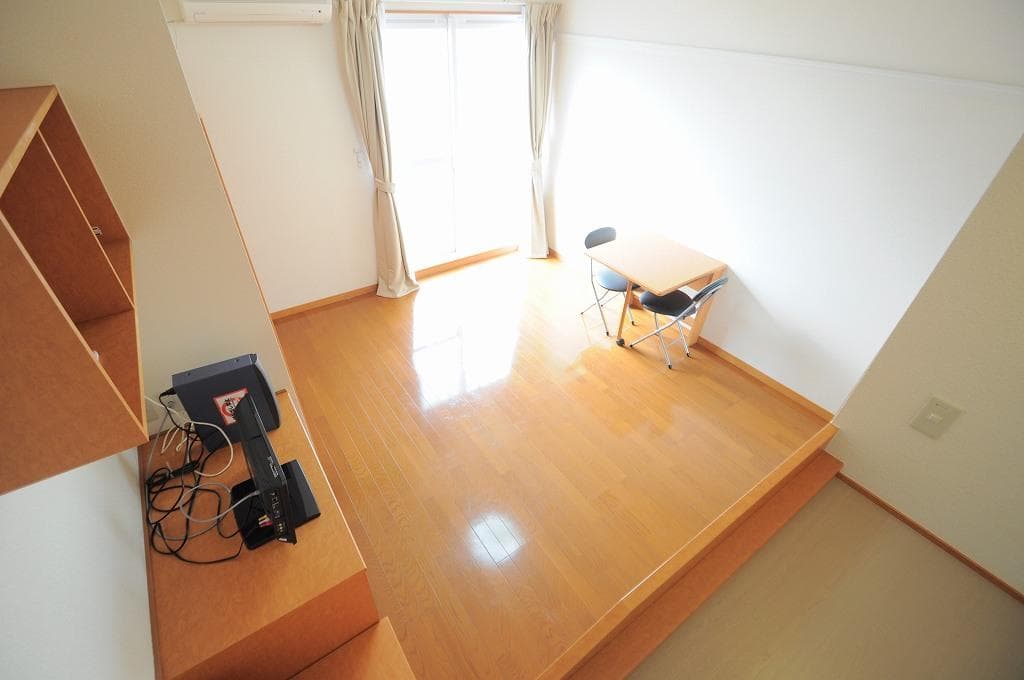 Room image 8