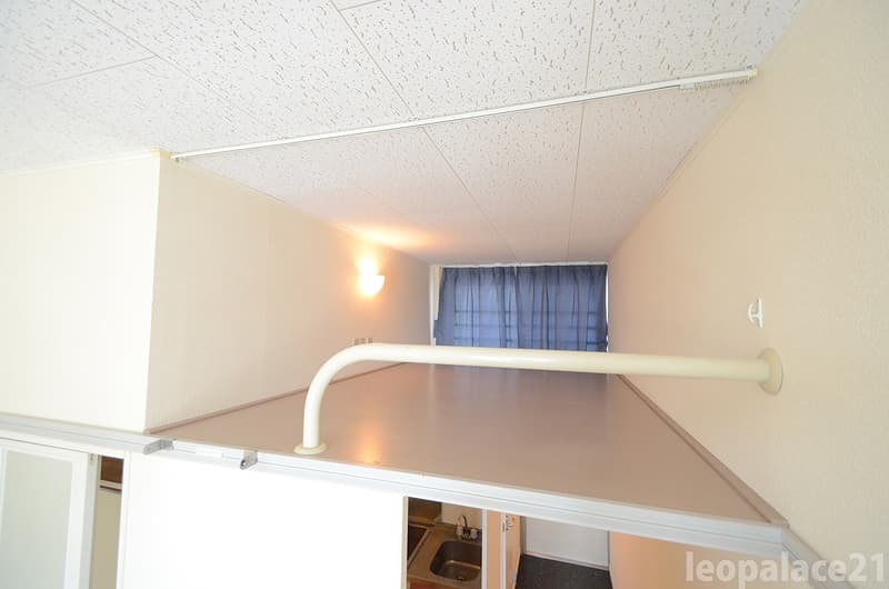 Room image 12
