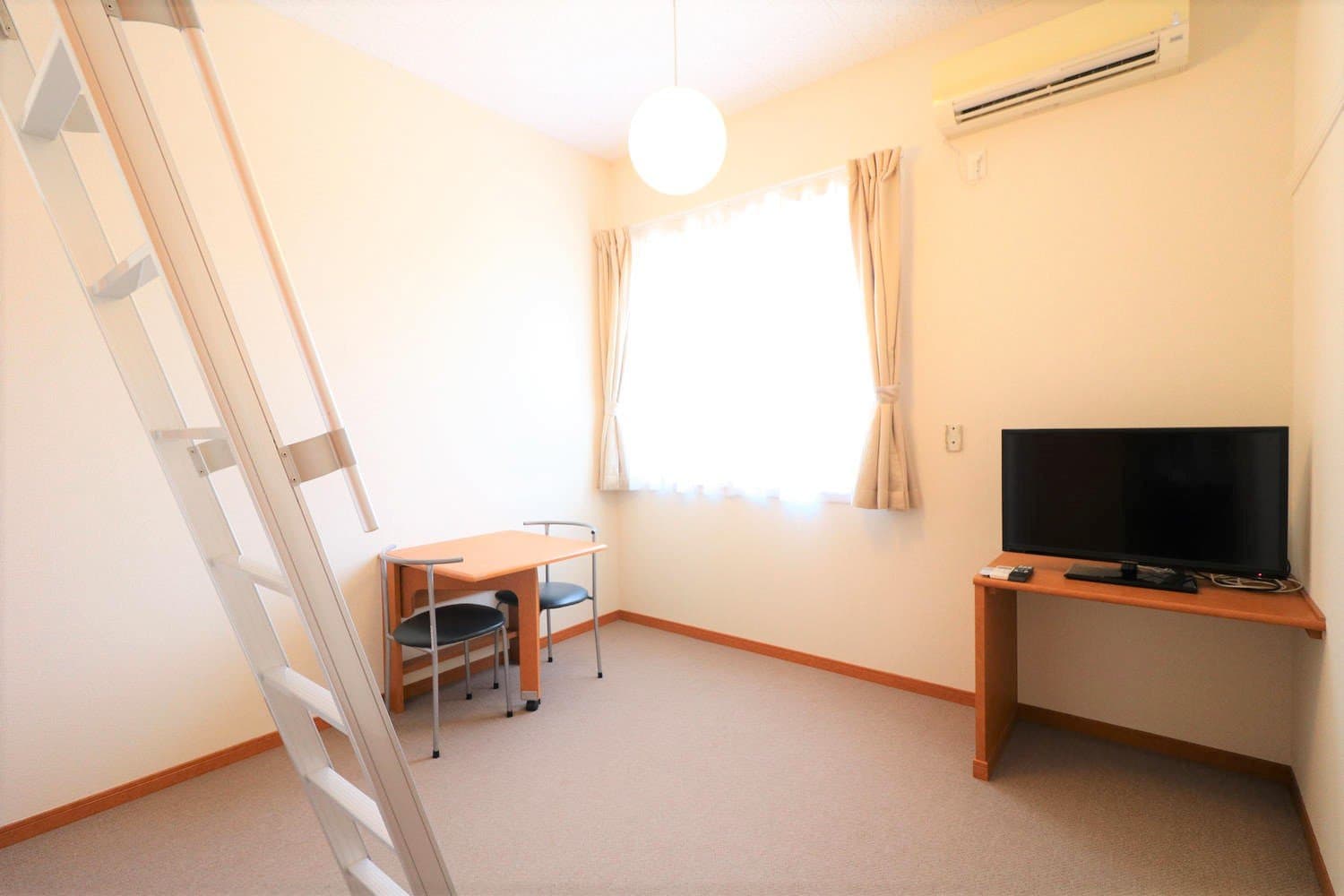 Room image 13