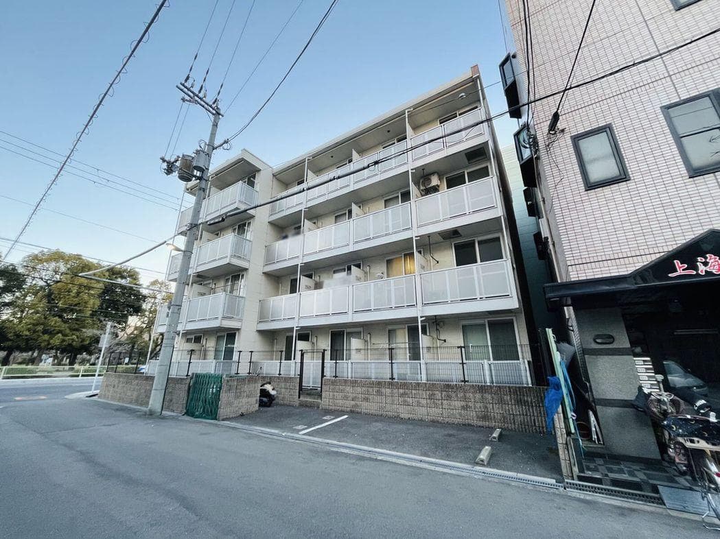 Main exterior of leopalace Toumei