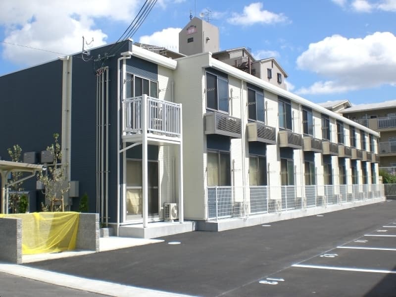 Main exterior of LEONEXT Sakuradai