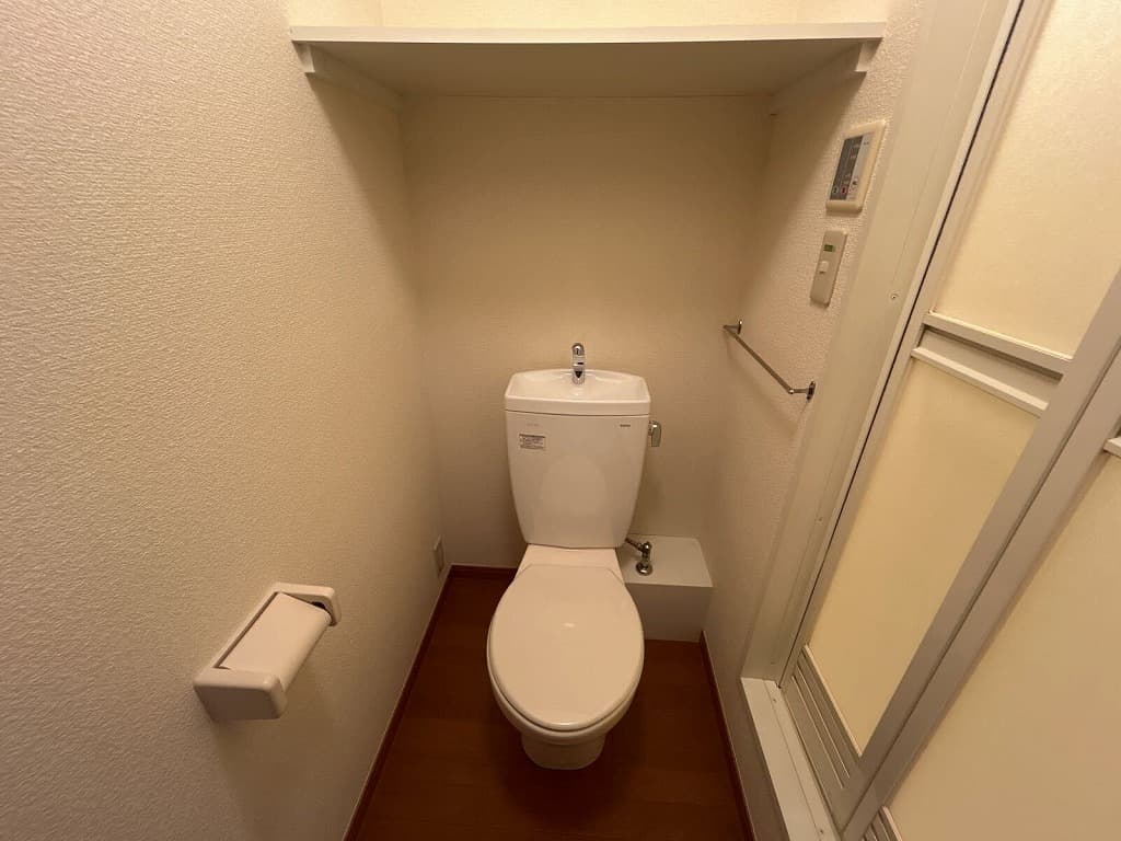 Room image 8