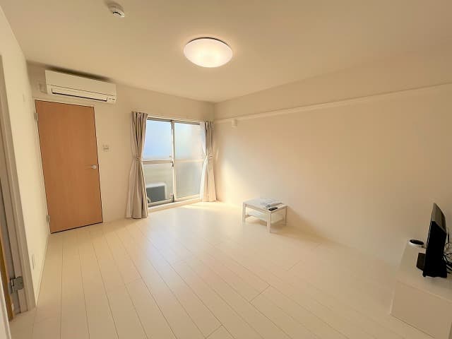 Preview interior of CLEINO HIGASHINO