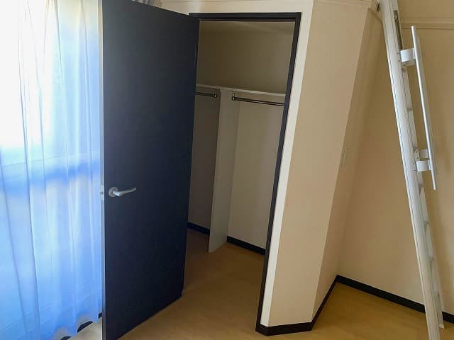Room image 16