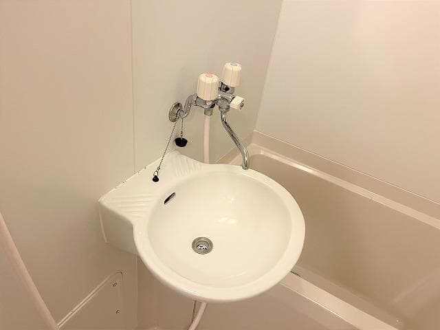 Room image 8
