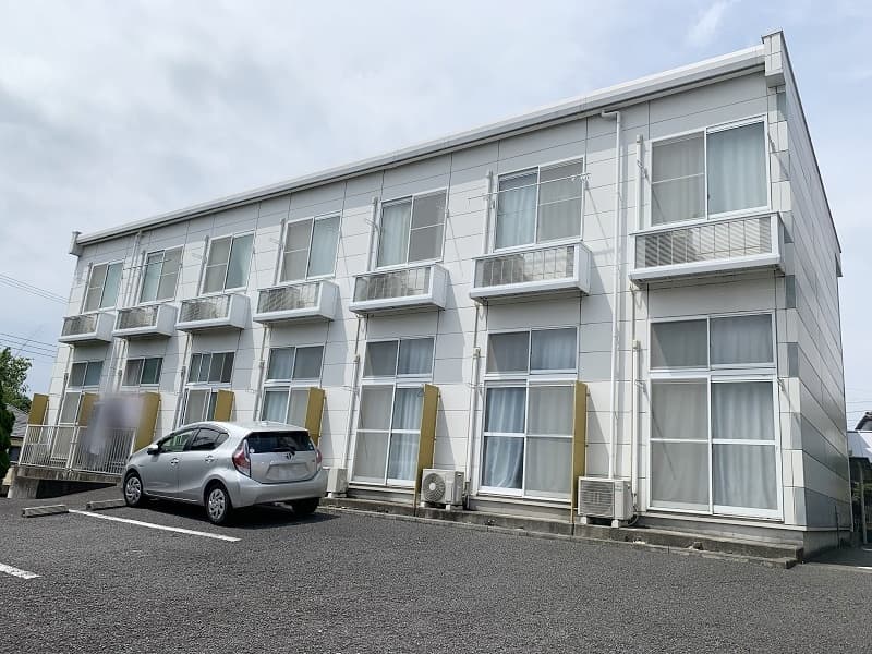 Main exterior of leopalace Saiwai