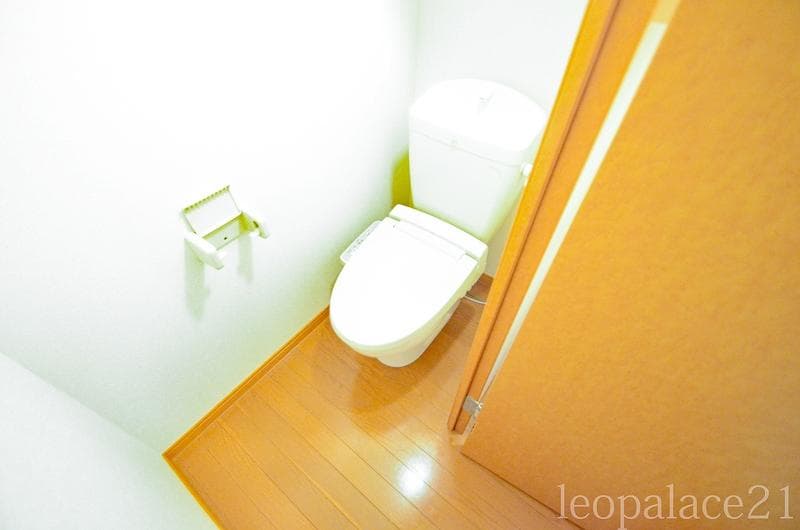 Room image 10