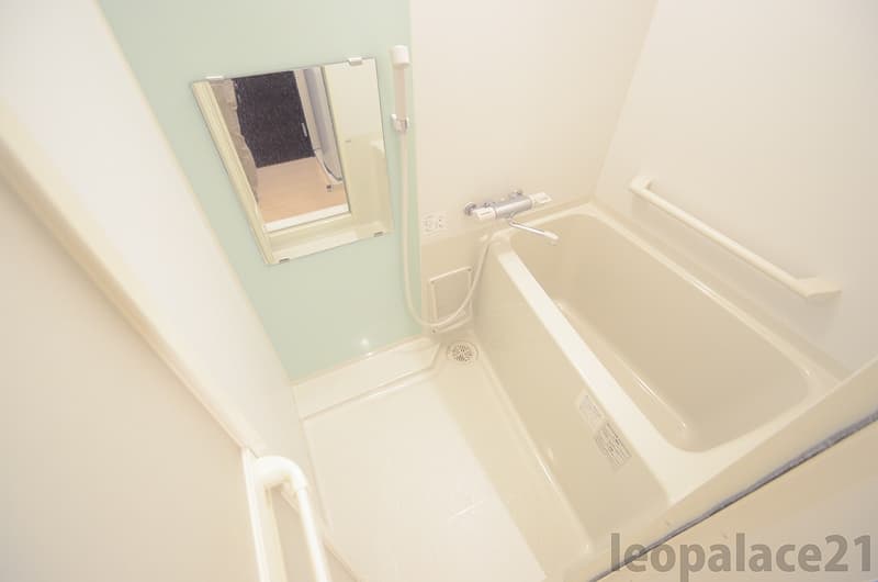 Room image 8