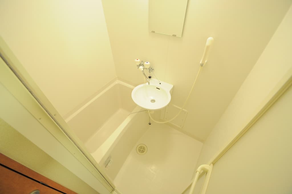 Room image 8