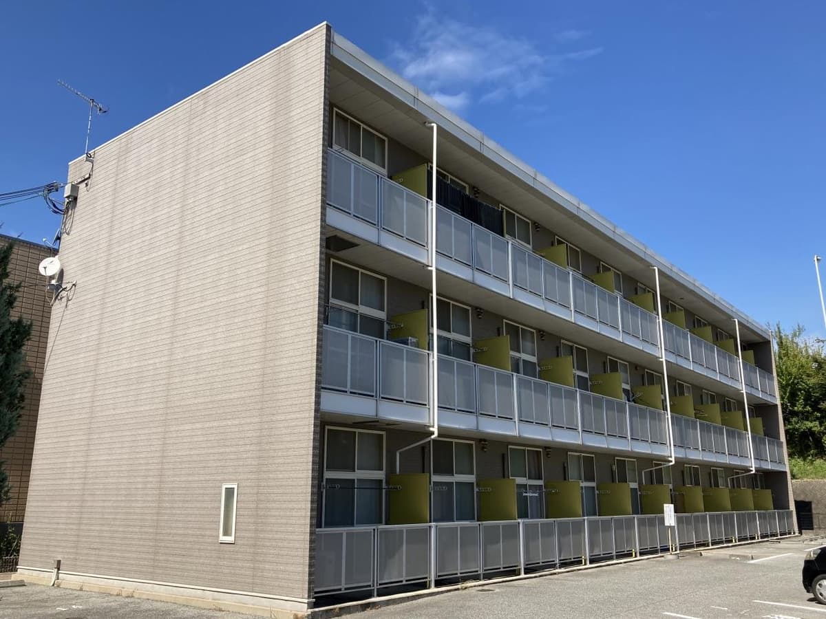 Main exterior of leopalace Seishin