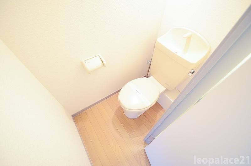 Room image 10