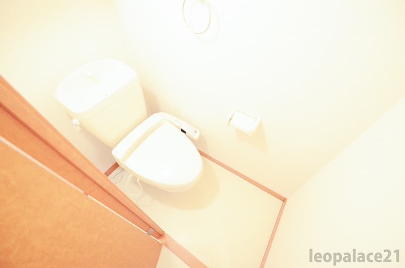 Room image 8