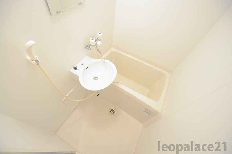Room image 10