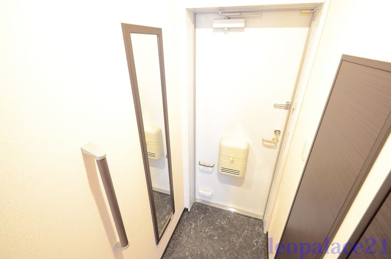 Room image 10