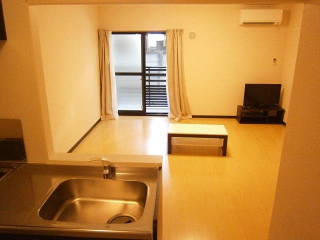 Room image 8