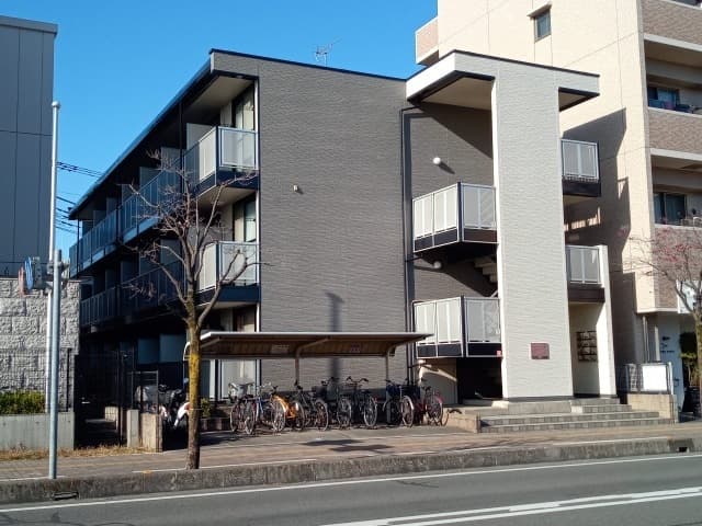 Main exterior of leopalace Movement Tsuruse