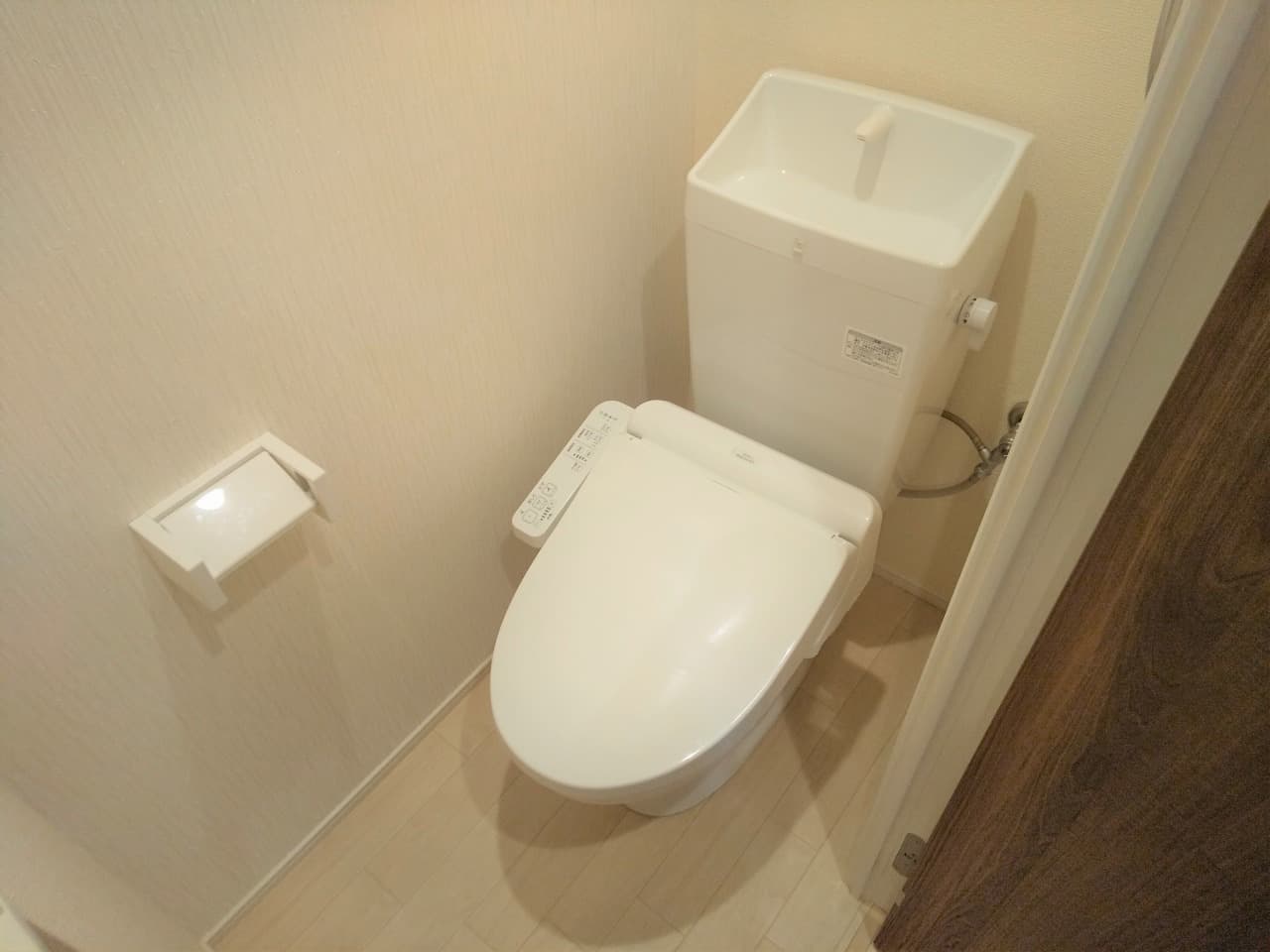 Room image 8