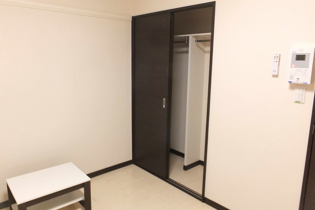 Room image 8