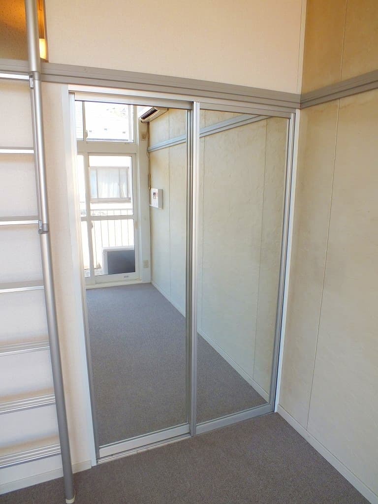 Room image 8