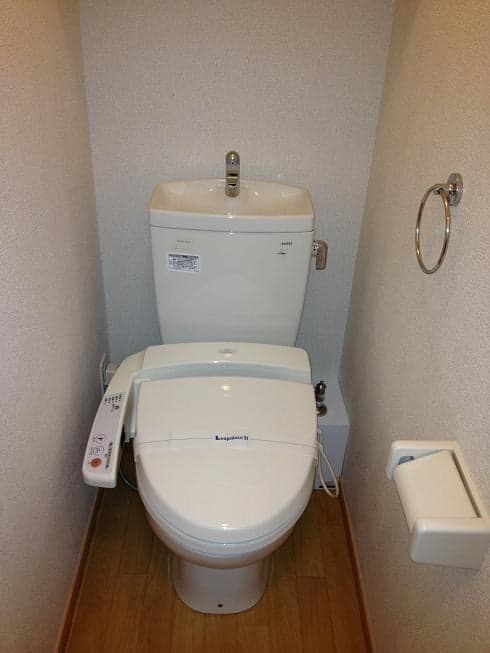 Room image 8