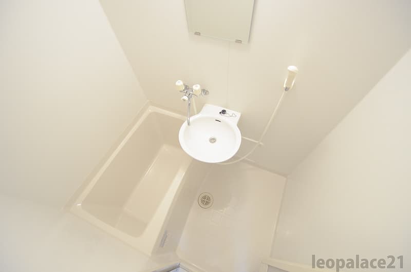 Room image 8