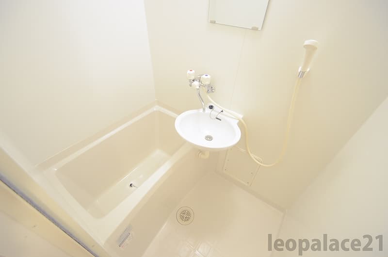 Room image 9