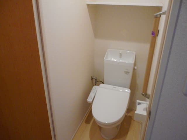 Room image 8