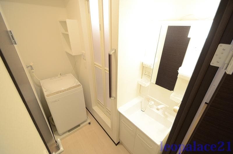 Room image 15