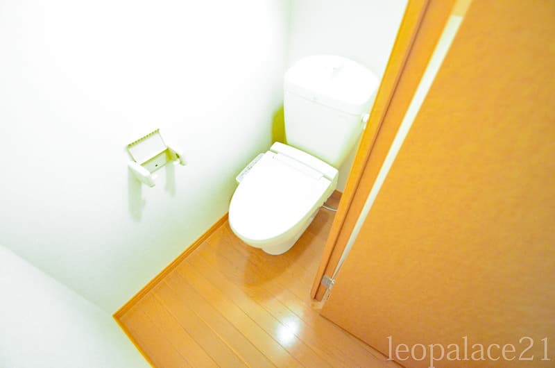 Room image 10