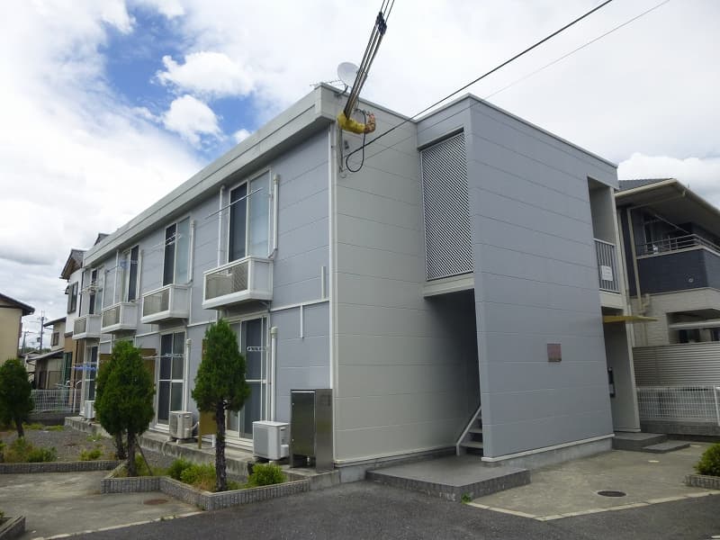 Main exterior of leopalace Shinwa