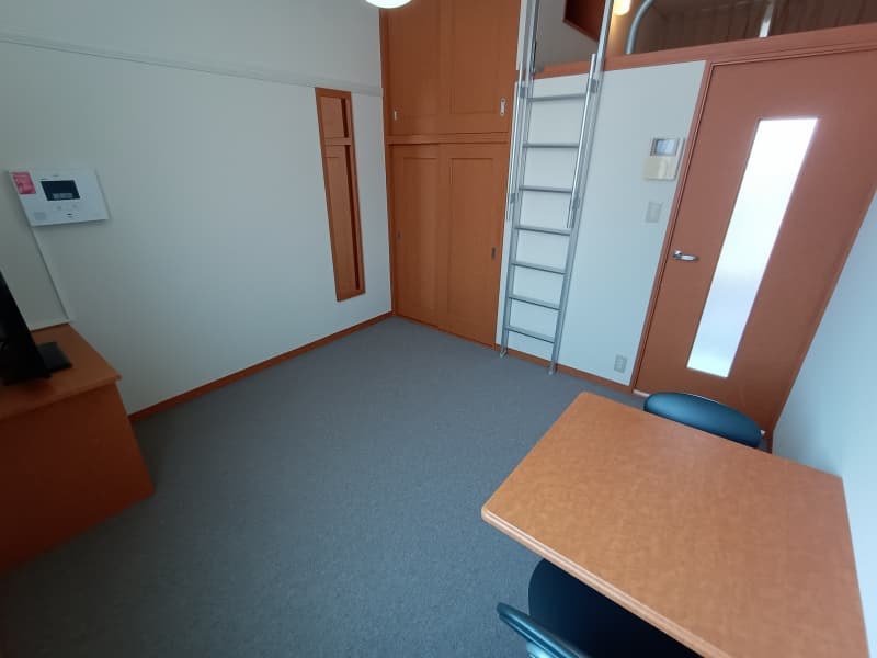 Room image 8