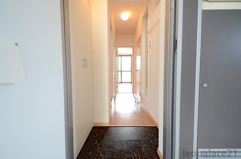 Room image 13