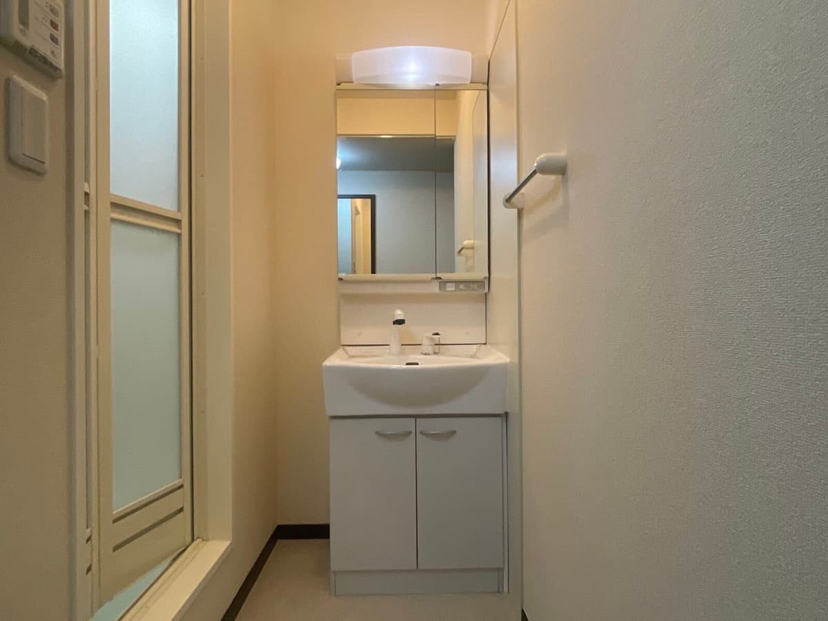 Room image 8
