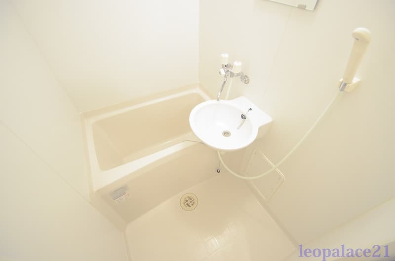 Room image 13