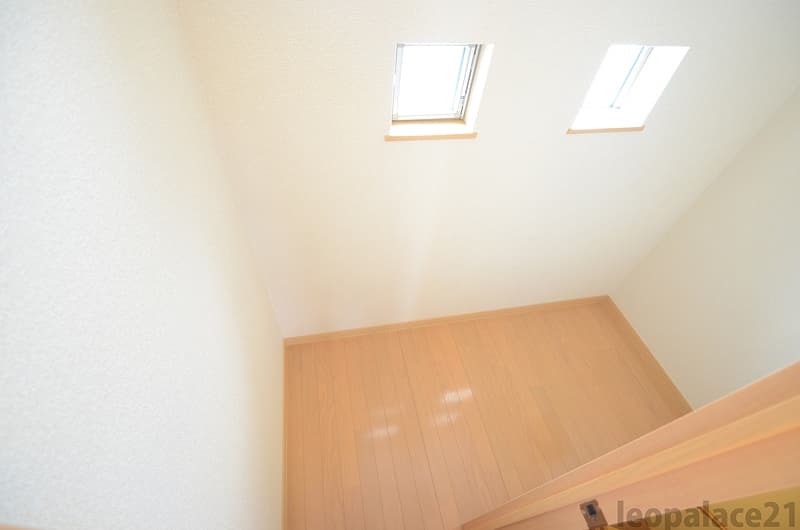 Preview interior of LEONEXT TARTS