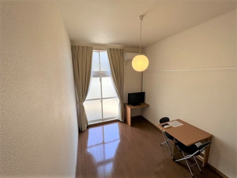 Room image 8