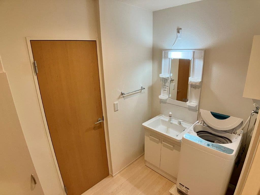 Room image 8