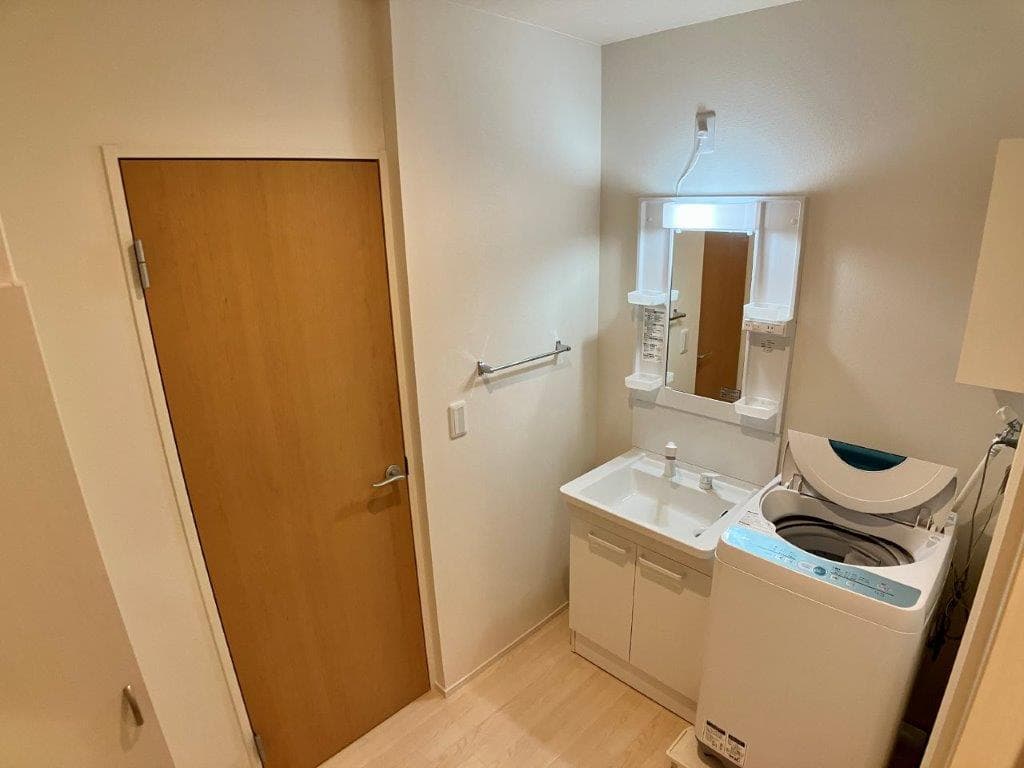Room image 8