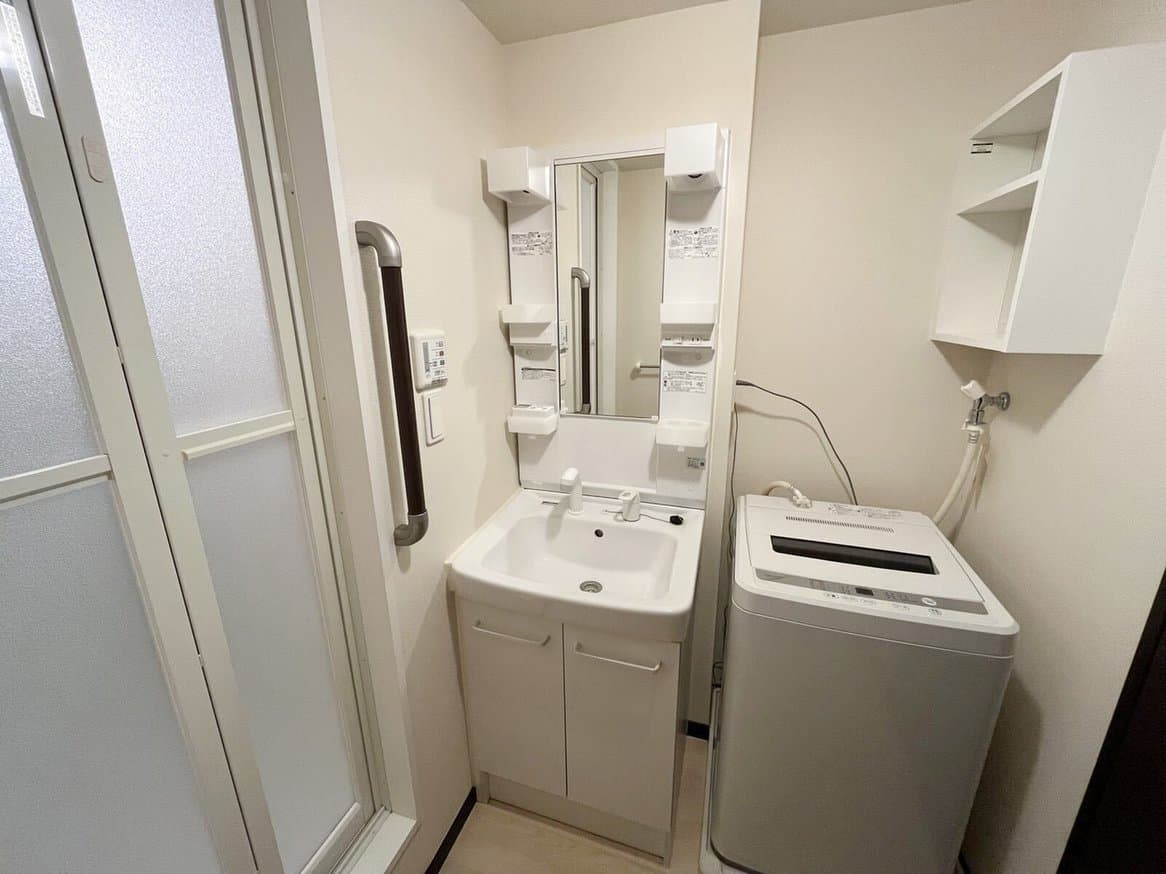 Room image 8