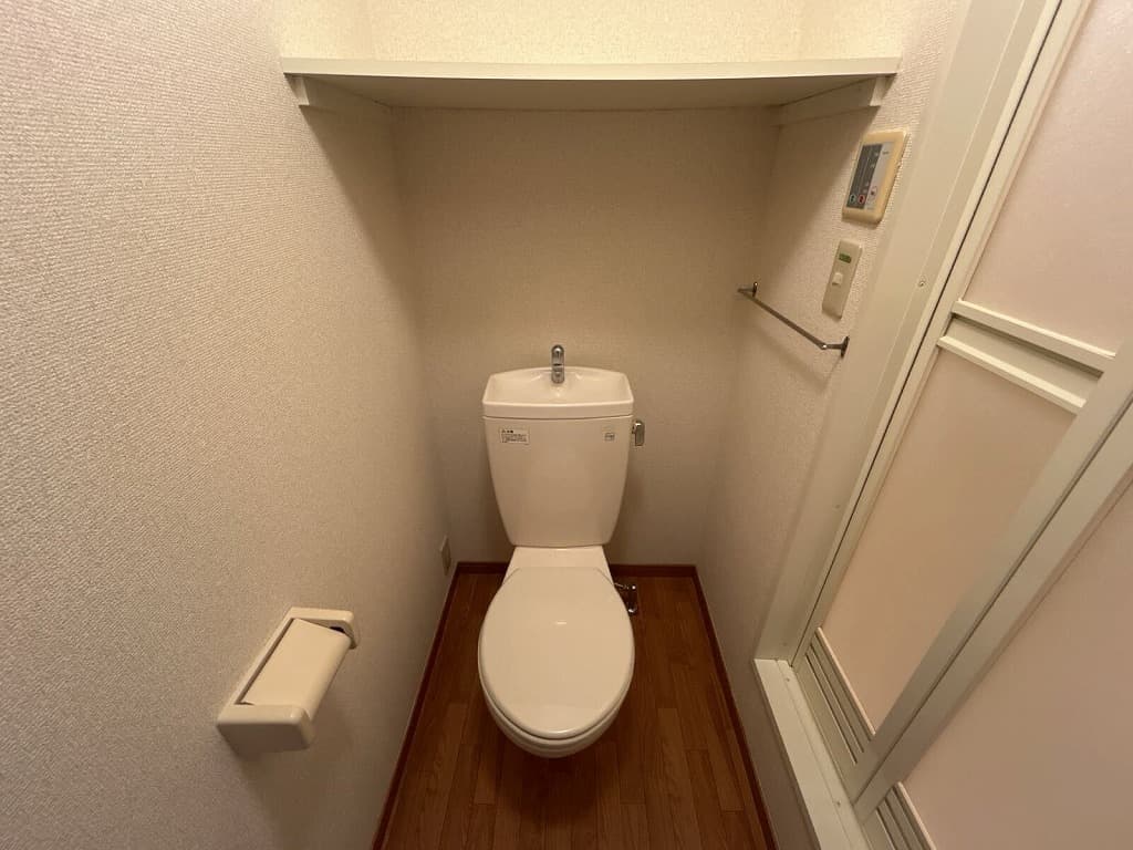 Room image 8