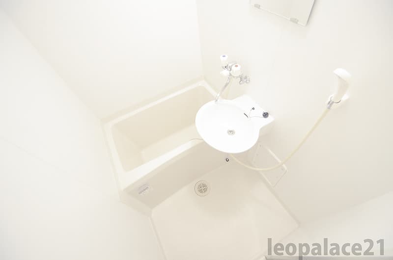 Room image 9