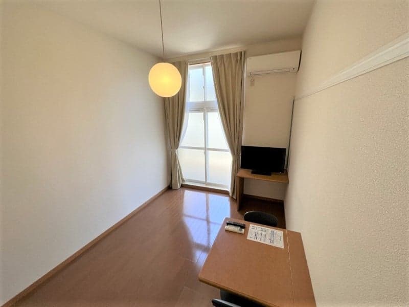 Room image 8