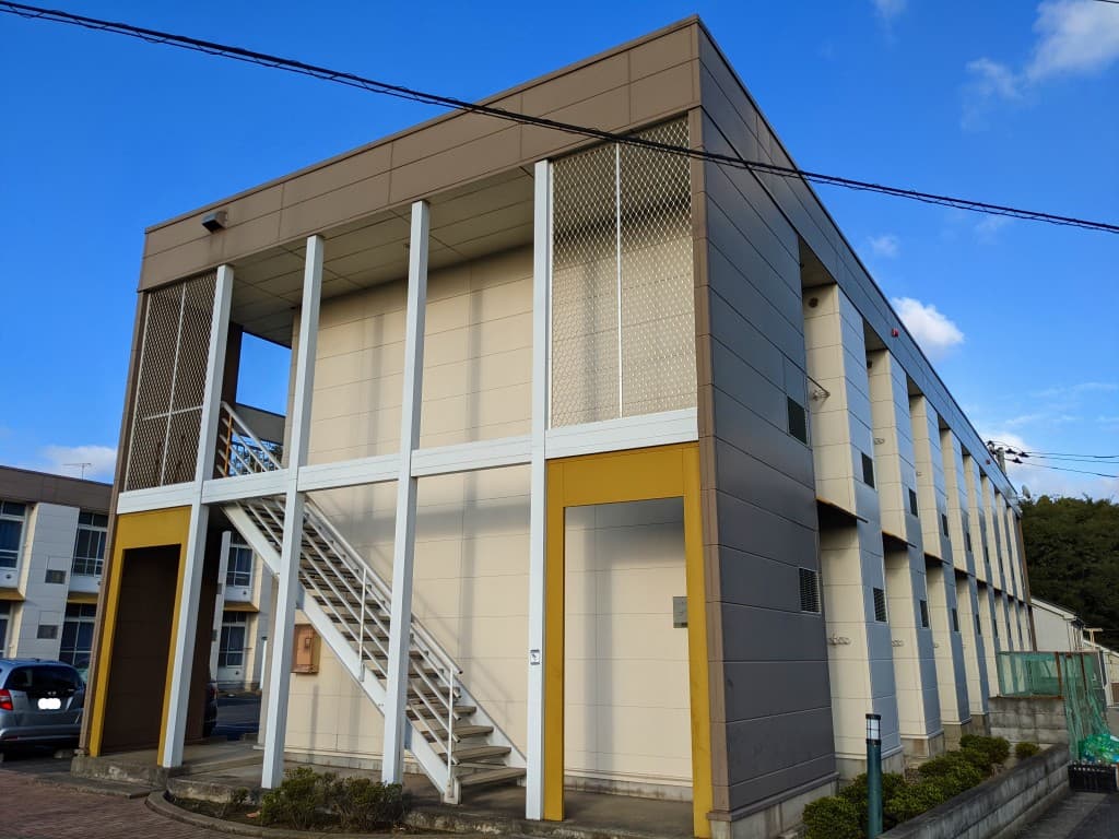 Main exterior of leopalace Crest A