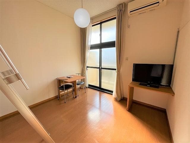 Room image 16