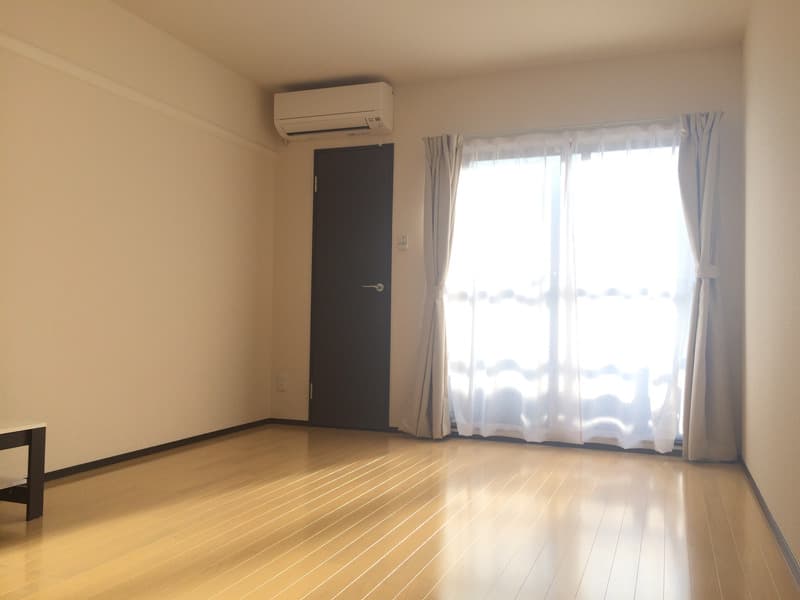 Room image 8