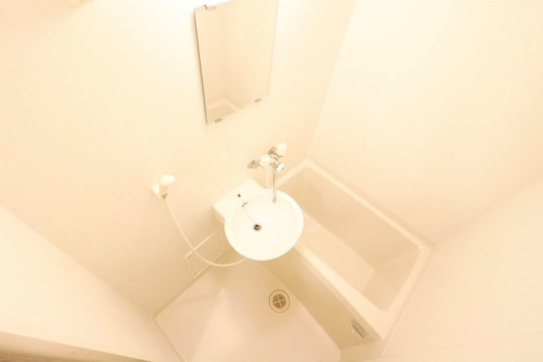 Room image 8