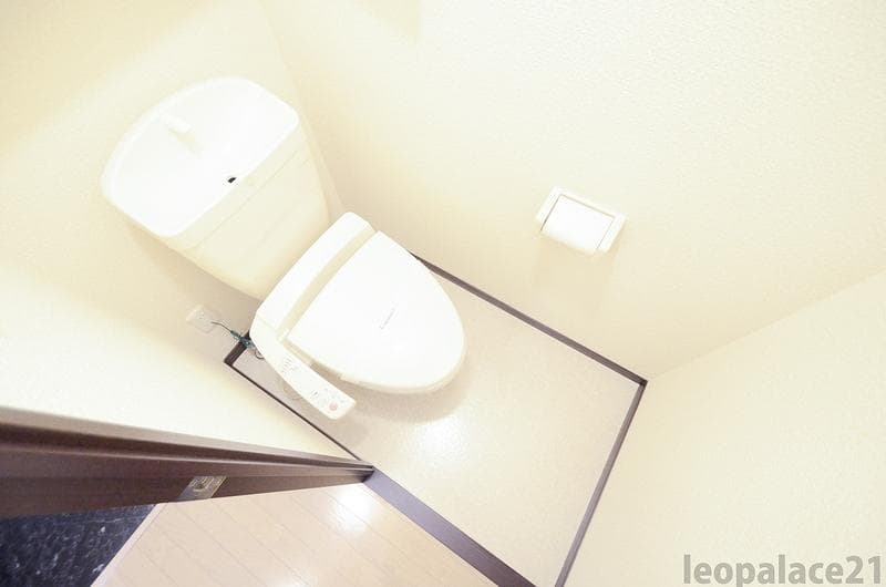 Room image 10