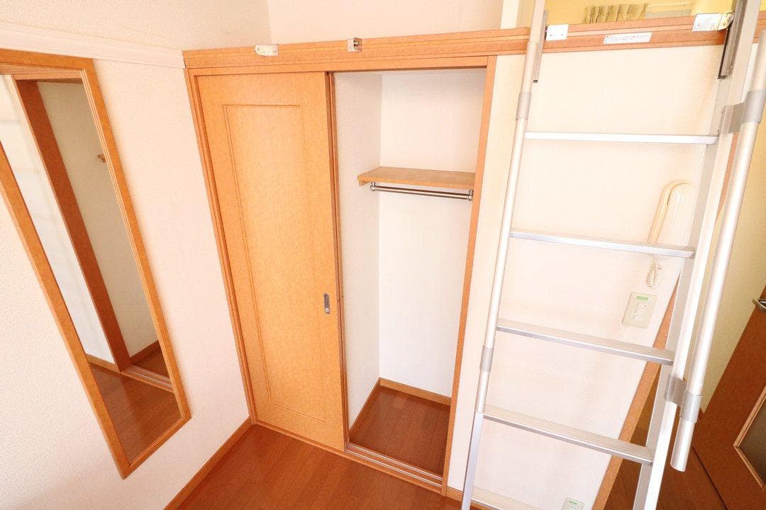 Room image 8